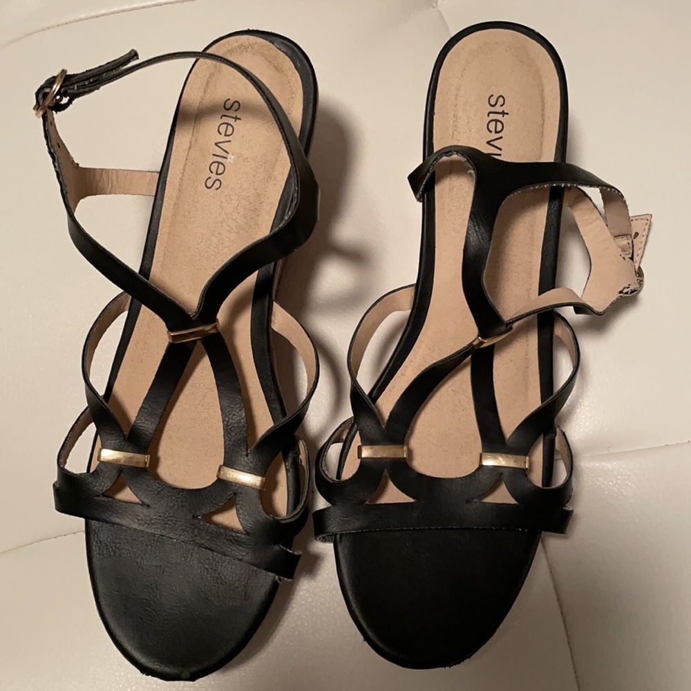 Girls Black and brown wedges
